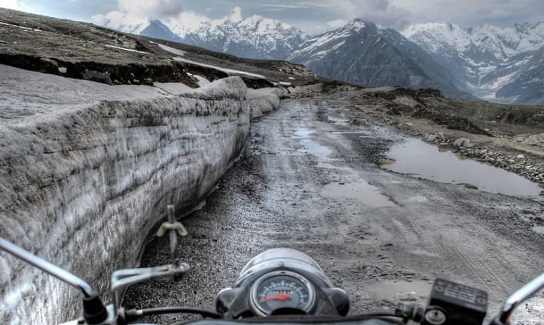 A motorbike crossing the Rohtang Pass