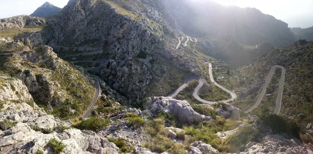 Paorámica view of the hairpin turns