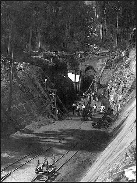 Las Raices Tunnel Construction